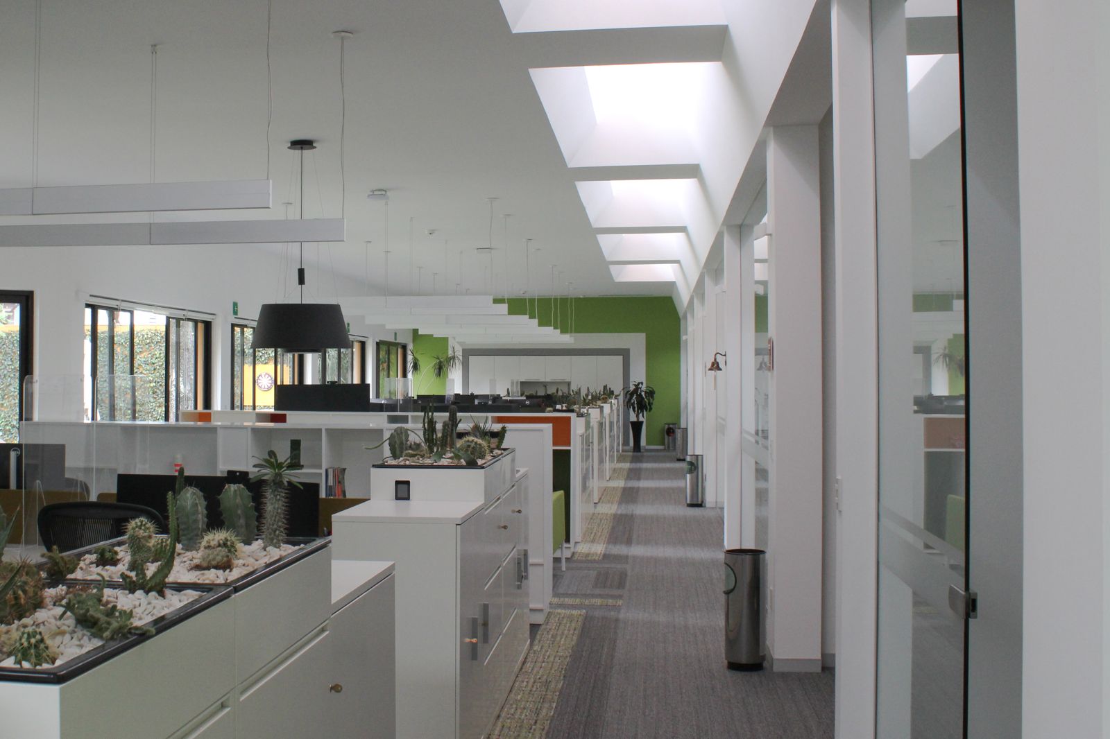 Beneficios de la mejora de espacios interiores en oficinas